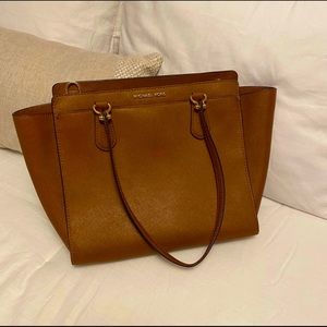👜 Stunning Michael Kors Handbag 👜